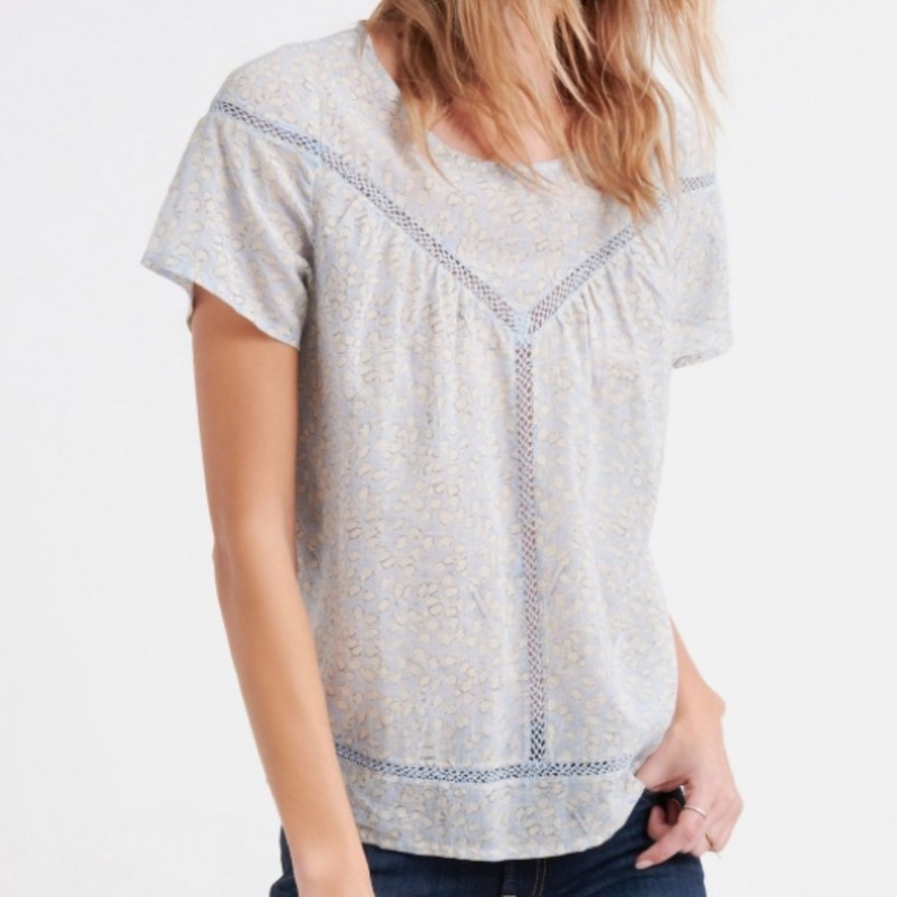 Lucky Brand Blue Printed Blouse Size Small Inset Lace Yoke Short Sleeve Boho